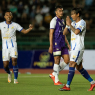 កីឡាករ ឆេង ម៉េង បានបង្ហាញកាយវិការដ៏គួរឲ្យគោរព ក្រោយរូបគេបានទាត់បាល់បញ្ចូលទីទៅលើក្រុមចាស់របស់ខ្លួន ពោលគឺក្រុមណាហ្គាវើលដ៍ ក្នុងវគ្គផ្តាច់ព្រ័ត្រ នៃពានរង្វាន់សម្តេចអគ្គមហាសេនាបតីតេជោ ហ៊ុន សែន លើកទី១៤ ថ្នាក់ជាតិឆ្នាំ ២០២០។ Vandy-5